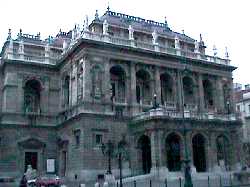 A Magyar Állami Operaház épülete Budapesten.