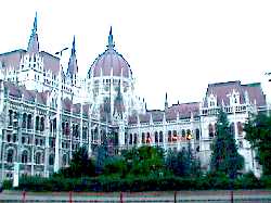 A Parlament épülete oldalról. 