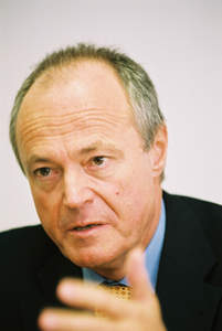 Medgyessy Péter az MSZP miniszterelnök jelöltje a 2002-es országgyűlési választásokon.